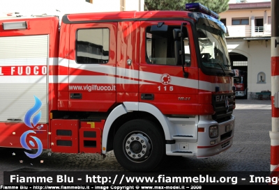 Mercedes-Benz Actros 1841 II serie
Vigili del Fuoco
Comando Provinciale di Firenze
AutoPompaSerbatoio
VF 22607
Parole chiave: Mercedes-Benz Actros_1841_IIserie VF22607