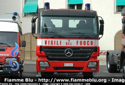 Mercedes-Benz Actros 3346 II serie
Vigili del Fuoco
Distaccamento Aeroportuale di Pisa
VF 23225
Parole chiave: Mercedes-Benz Actros_3346_IIserie VF23225