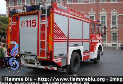 Iveco EuroFire 140E28 4x4 I serie
Vigili del Fuoco
Comando Provinciale di Massa Carrara
AutoPompaSerbatoio allestimento Iveco-Magirus
VF 23262
Parole chiave: Iveco EuroFire_140E28_4x4_Iserie VF23262