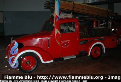 Fiat 508C
Vigili del Fuoco
Gruppo Storico di Firenze
Anno 1943
VF 2899
Parole chiave: Fiat 508C Autoscala VF2899 Gruppo_Storico_Firenze VF