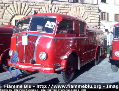 Fiat 666N7
Vigili del Fuoco
Museo di Mantova
AutoPompaSerbatoio storica allestimento Viberti
Anno 1955
VF 3512
Parole chiave: Fiat 666N7 VF3512