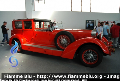 Isotta Fraschini 8A
Vigili del Fuoco
Museo di Milano
Nata come autovettura privata è stata poi ceduta il 9 Novembre 1939 al Comando di Milano, in seguito all'installazione di una pompa antincendio, la vettura entrò in servizio nel 1940 presso lo stesso comando come autovettura incendio fino al 1958
Parole chiave: Isotta_Fraschini8A Vigili_del_Fuoco Museo_Milano VF433 Autovettura_incendio