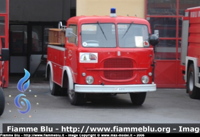 Fiat 639
Vigili del Fuoco
Museo Storico Regionale di Villa di Bellavista - Borgo a Buggiano (Pt)
Usato dai VVF Volontari di Cadore
VF 6898
Parole chiave: Fiat 639 VF6898 APS museo_bellavista VF_cadore