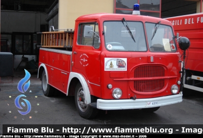 Fiat 639
Vigili del Fuoco
Museo Storico Regionale di Villa di Bellavista - Borgo a Buggiano (Pt)
Usato dai VVF Volontari di Cadore
VF 6898
Parole chiave: fiat 639 VF6898 APS museo_bellavista VF_cadore