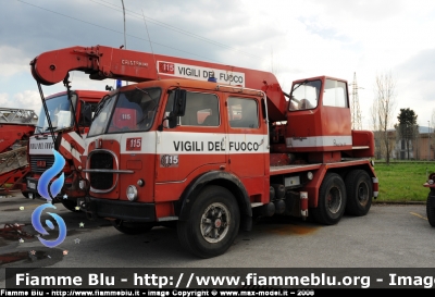 Fiat 693N
Vigili del Fuoco
Gruppo Storico di Firenze
VF 7508
Parole chiave: Fiat 693N VF7508