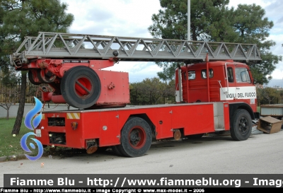 Fiat 643N
Vigili del Fuoco
Comando Provinciale Livorno
Fuori servizio, al momento accantonata presso il comando
Parole chiave: Fiat 643N VVF_Livorno VF9097