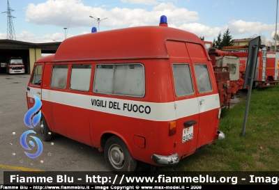 Fiat 238 I Serie
Vigili del Fuoco
Gruppo Storico di Firenze
VF 9926
Parole chiave: Fiat 238_ISerie VF9926 VVF_gruppo_storico_Firenze Ambulanza