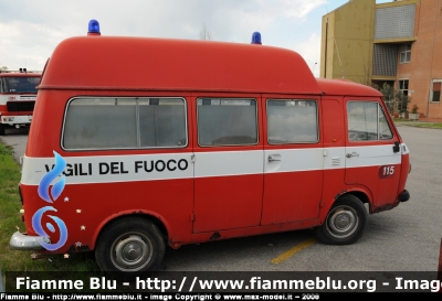 Fiat 238 I Serie
Vigili del Fuoco
Gruppo Storico di Firenze
VF 9926
Parole chiave: Fiat 238_ISerie VF9926 VVF_gruppo_storico_Firenze Ambulanza