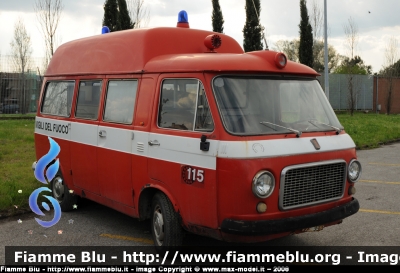 Fiat 238 I Serie
Vigili del Fuoco
Gruppo Storico di Firenze
VF 9926

Parole chiave: Fiat 238_ISerie VF9926 VVF_gruppo_storico_Firenze Ambulanza