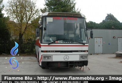 Mercedes-Benz Padane O303
Vigili del Fuoco
Comando Provinciale di Livorno
accantonato presso il Comando
VF 21303
Parole chiave: Mercedes-Benz Padane_O303 VF21303