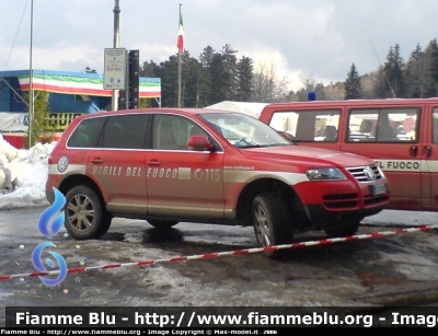 Volkswagen Touareg I serie
Vigili del Fuoco
Mezzo messo a disposizione dalla Volkswagen Autogerma di Verona per i Campionati di sci nazionali disputati all'Abetone (PT), notare la targa civile
Parole chiave: Volkswagen Touareg_Iserie VF Campionati_di_sci_Abetone Fuoristrada