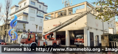 Iveco EuroFire 150E28 II serie
Vigili del Fuoco
Comando Provinciale di Roma
Distaccamento Cittadino di Ostia
VF 22941
Parole chiave: Iveco EuroFire_150E28_IIserie VF22941