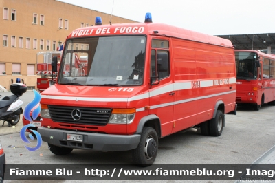 Mercedes-Benz Vario 612D
Vigili del Fuoco
SCA - Scuole Centrali Antincendio
di Roma Capannelle
VF 21038
Parole chiave: Mercedes-Benz Vario_612D VF21038