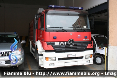 Mercedes-Benz Atego 1828 I serie
Vigili del Fuoco
Comando Provinciale di Roma
AutoBottePompa allestimento Bai
VF 22534
Parole chiave: Mercedes-Benz Atego_1828_Iserie VF22534