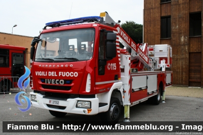 Iveco EuroCargo 110EL22 III serie
Vigili del Fuoco
Comando Provinciale di Roma
Piattaforme aeree ribassate 
da 30 metri di sviluppo massimo
Allestimento Multitel-Pagliero
VF 27552
Parole chiave: Iveco EuroCargo_110EL22_IIIserie VF27552