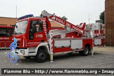 Iveco EuroCargo 110EL22 III serie
Vigili del Fuoco
Comando Provinciale di Roma
Piattaforme aeree ribassate 
da 30 metri di sviluppo massimo
Allestimento Multitel-Pagliero
VF 27552
Parole chiave: Iveco EuroCargo_110EL22_IIIserie VF27552