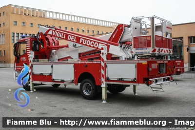 Iveco EuroCargo 110EL22 III serie
Vigili del Fuoco
Comando Provinciale di Roma
Piattaforme aeree ribassate 
da 30 metri di sviluppo massimo
Allestimento Multitel-Pagliero
VF 27552
Parole chiave: Iveco EuroCargo_110EL22_IIIserie VF27552