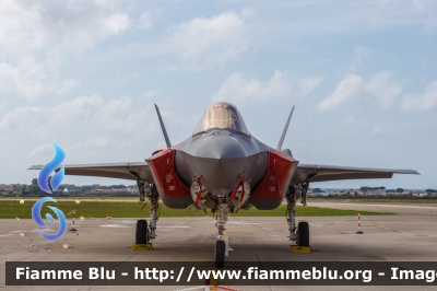 F-35B Lightining II
Aeronautica Militare Italiana
32° Stormo
32-13
Parole chiave: F-35B Lightining_II AM32_13