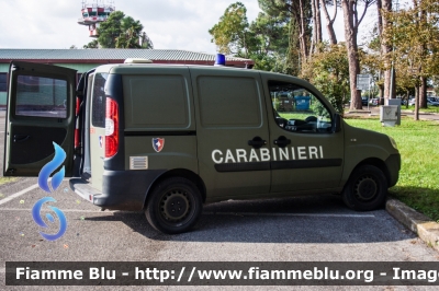 Fiat Doblò II serie
Carabinieri
Polizia Militare presso l'Aereonautica Militare
70° Stormo Latina
Unità Cinofila
AM CK948
Parole chiave: Fiat Doblò_II_serie AMCK948