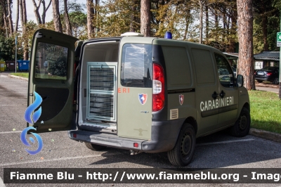 Fiat Doblò II serie
Carabinieri
Polizia Militare presso l'Aereonautica Militare
70° Stormo Latina
Unità Cinofila
AM CK948
Parole chiave: Fiat Doblò_II_serie AMCK948