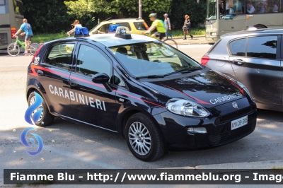 Fiat Punto VI serie
Carabinieri
Polizia Militare presso
Aeronautica Militare
AM CR 395
Parole chiave: Fiat Punto_VIserie AMCR395