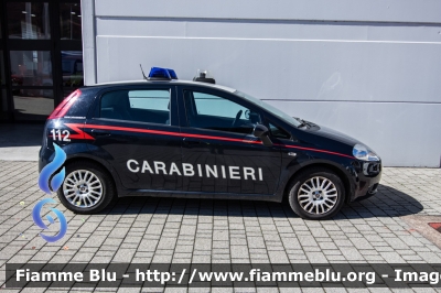 Fiat Grande Punto
Carabinieri
CC CX 813
Parole chiave: Fiat Grande_Punto CCCX813 civil_protect_2018