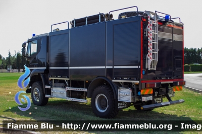 Iveco Trakker AT190T45W 4x4 II serie
Carabinieri
Raggruppamento Aeromobili
Servizio Antincendio Eliporti
Allestimento Magirus
CC DI 533

Si ringrazia il Comando Generale
dell'Arma dei Carabinieri per la disponibilità
Parole chiave: Iveco Trakker_AT190T45W_4x4_IIserie CCDI533