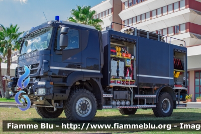 Iveco Trakker AT190T45W 4x4 II serie 
Carabinieri
Raggruppamento Aeromobili
Servizio Antincendio Eliporti
Allestimento Magirus
CC DI 533

Si ringrazia il Comando Generale
dell'Arma dei Carabinieri per la disponibilità
Parole chiave: Iveco Trakker_AT190T45W_4x4_IIserie CCDI533