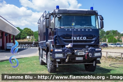 Iveco Trakker AT190T45W 4x4 II serie
Carabinieri
Raggruppamento Aeromobili
Servizio Antincendio Eliporti
Allestimento Magirus
CC DI 533

Si ringrazia il Comando Generale
dell'Arma dei Carabinieri per la disponibilità
Parole chiave: Iveco Trakker_AT190T45W_4x4_IIserie CCDI533