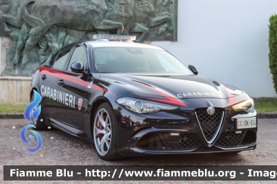 Alfa Romeo Nuova Giulia Quadrifoglio
Carabinieri
Nucleo Operativo e RadioMobile di Roma
CC DK 554
Parole chiave: Alfa_Romeo Nuova_Giulia_Quadrifoglio CCDK554