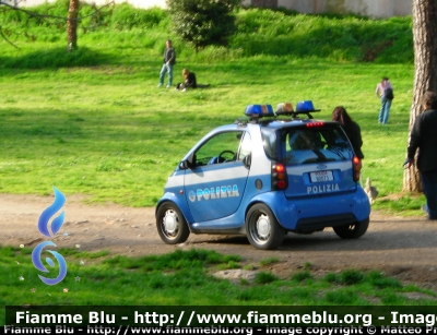 Smart Fortwo I serie
veicolo in dotazione al rep. a cavallo di Roma
utilizzato per il controllo di villa Borghese
Parole chiave: Smart Fortwo_Iserie PS PoliziaB0073