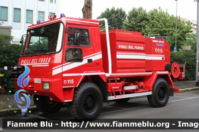 Sirmac 524D 4x4 Firebreak
Vigili del Fuoco
Comando Provinciale di Roma
Allestimento Rampini
VF 16250
Parole chiave: Sirmac 524D_4x4_Firebreak VF16250