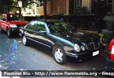 Mercedes-Benz Classe E II serie
Vigili del Fuoco
Comando Provinciale di Roma
VF 21307
Parole chiave: Mercedes-Benz Classe_E_IIserie VF21307