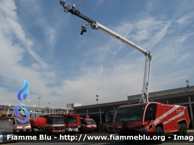 Oshkosh Bai Striker E
Vigili del Fuoco
Comando Provinciale di Roma
Distaccamento Aeroportuale di Fiumicino
VF 25299
Parole chiave: Oshkosh_Bai Striker_E VF25299