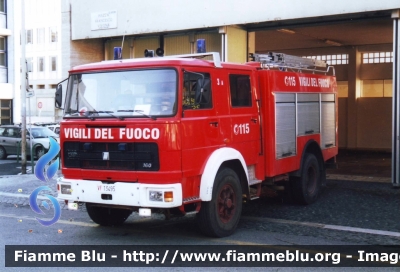 Iveco OM 160 
Vigili del Fuoco
Comando Provinciale di Roma
Distaccamento Cittadino EUR
AutoPompaSerbatoio
VF 13495
Parole chiave: Iveco OM_160 VF13495