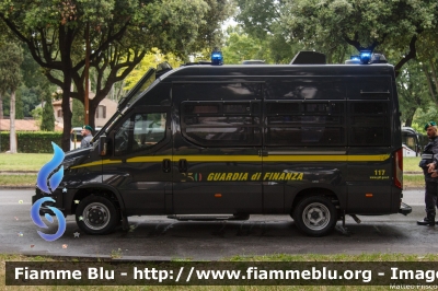 Iveco Daily VI serie restyle
Guardia di Finanza
Automezzo Blindato per Ordine Pubblico
Allestimento Sperotto
Decorazione Grafica Artlantis
GdiF 521 BP
Parole chiave: Iveco Daily_VIserie_restyle GdiF521BP