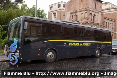 Iveco Crossway
Guardia di Finanza
GdiF 676 BN
Parole chiave: Iveco Crossway GdiF676 BN