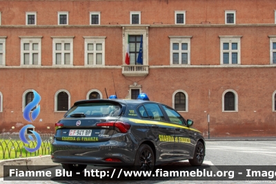 Fiat Nuova Tipo
Guardia di Finanza
Allestimento NCT Nuova Carrozzeria Torinese
Decorazione Grafica Artlantis
GdiF 941 BP
Parole chiave: Fiat Nuova_Tipo GdF941BP