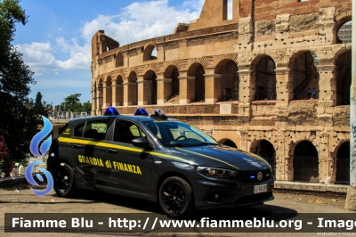 Fiat Nuova Tipo
Guardia di Finanza
Allestimento NCT Nuova Carrozzeria Torinese
Decorazione Grafica Artlantis
GdiF 941 BP
Parole chiave: Fiat Nuova_Tipo GdF941BP