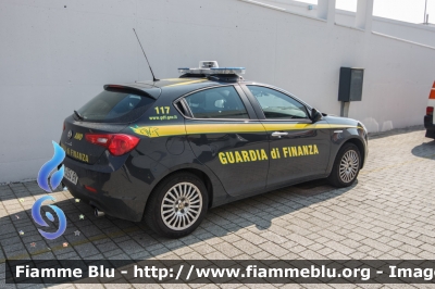 Alfa-Romeo Nuova Giulietta
Guardia di Finanza
Allestita NCT Nuova Carrozzeria Torinese
Decorazione Grafica Artlantis
GdiF 454 BK
Parole chiave: Alfa-Romeo Nuova_Giulietta GDIF454BK civil_protect_2018