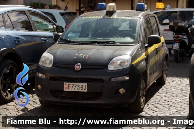 Fiat Nuova Panda II serie
Guardia di Finanza
Allestimento NCT
Decorazione Grafica Artlantis
GdiF 773 BJ
Parole chiave: Fiat Nuova_Panda_IIserie GdiF773BJ