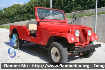 Jeep CJ7
Vigili del Fuoco
Unione distrettuale di Cles
Corpo Volontario di Coredo (TN)
* Mezzo Storico *
VF Storica 8F0 TN
Parole chiave: Jeep CJ7 VFStorica8F0TN