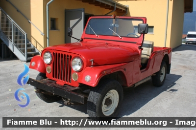 Jeep CJ7
Vigili del Fuoco
Unione distrettuale di Cles
Corpo Volontario di Coredo (TN)
* Mezzo Storico *
VF Storica 8F0 TN
Parole chiave: Jeep CJ7 VFStorica8F0TN