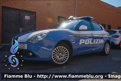 Alfa-Romeo Nuova Giulietta restyle
Polizia di Stato
Squadra Volante
Allestita NCT Nuova Carrozeria Torinese
POLIZIA M1459
Parole chiave: Alfa-Romeo Nuova_Giulietta_restyle POLIZIAM1459