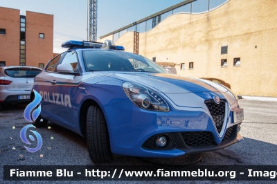 Alfa-Romeo Nuova Giulietta restyle
Polizia di Stato
Squadra Volante
Allestita NCT Nuova Carrozeria Torinese
POLIZIA M1459
Parole chiave: Alfa-Romeo Nuova_Giulietta_restyle POLIZIAM1459