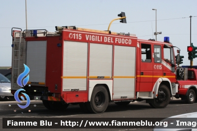 Iveco EuroFire 150E27 I serie
Vigili del Fuoco
Comando Provinciale di Roma
Distaccamento Cittadino di Ostia (RM)
AutoPompaSerbatoio
VF 19006
Parole chiave: Iveco EuroFire_150E27_Iserie VF19006