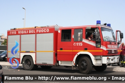 Iveco EuroFire 150E27 I serie
Vigili del Fuoco
Comando Provinciale di Roma
Distaccamento Cittadino di Ostia (RM)
AutoPompaSerbatoio
VF 19006
Parole chiave: Iveco EuroFire_150E27_Iserie VF19006