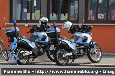 Aprilia Pegaso 650 II serie
Polizia di Stato
Squadra Volante
POLIZIA G0199
POLIZIA G0266
Parole chiave: Aprilia Pegaso_650_IIserie poliziaG0199 poliziaG0266