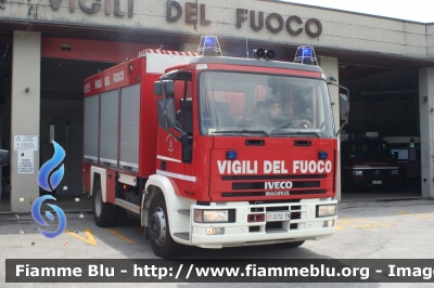 Iveco 120E23 I serie
Vigili del Fuoco
Distretto di Trento
Corpo Volontario di Lavis (TN)
APS allestimento Magirus
VF E72 TN
Parole chiave: Iveco 120E23_Iserie VFE72TN