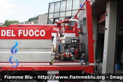 Iveco 120E23 I serie
Vigili del Fuoco
Distretto di Trento
Corpo Volontario di Lavis (TN)
Allestimento Incendi Industriali
particolare della pompa
VF Z68 TN
Parole chiave: Iveco 120E23_Iserie VFZ68TN